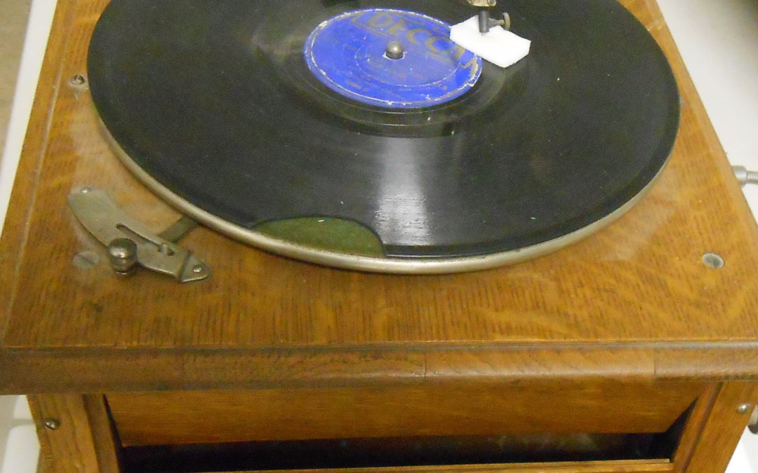 1915 Portable Turntable